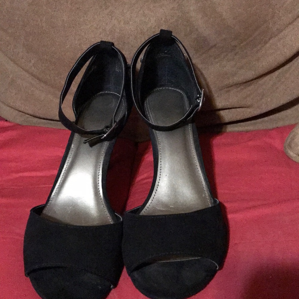 Black Bejeweled Faux Suede with Ankle Strap🖤💎🖤